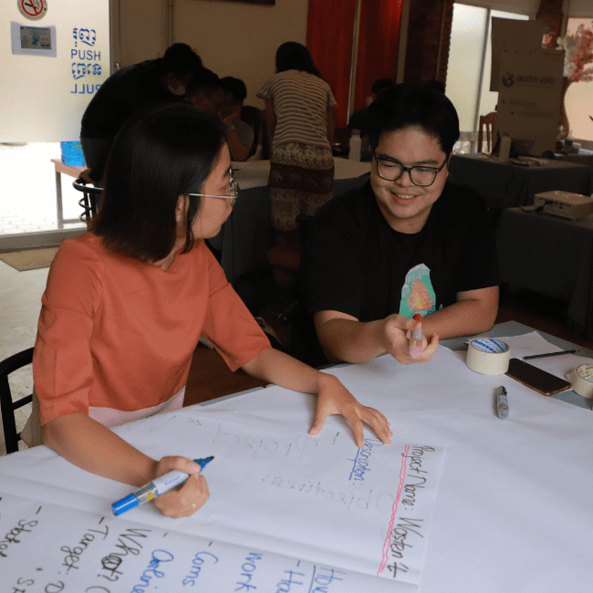 A male participant discuss on idea sharing with a female on Project Green Jobs