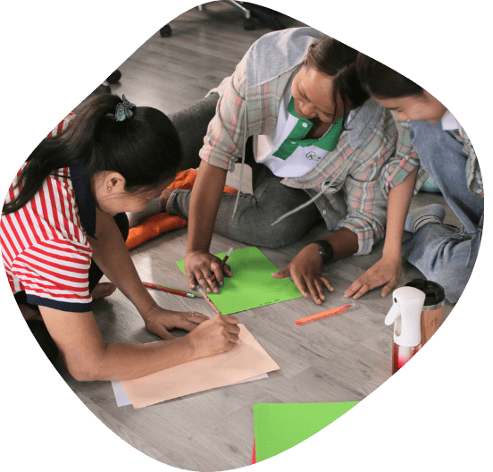 2 female youth participant in group discussion on DakDam Incubator Season 1 & 2